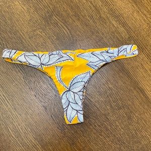 AILA BLUE cheeky swim bottoms size M